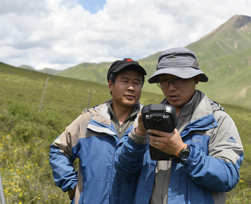測繪戰(zhàn)士在青海，山下的測繪尖兵