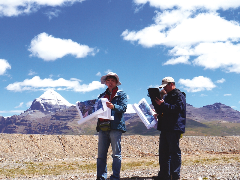 質(zhì)檢人員在西藏開展第一次全國(guó)地理國(guó)情普查質(zhì)檢工作